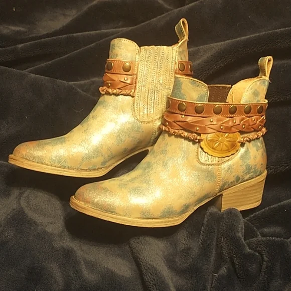 Low Boots - Picture 1 of 6